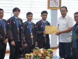 Penuh Perhatian, Gubernur Gusnar Serahkan Bonus untuk Atlet Gorontalo Peraih Medali di ASEAN Games 2026