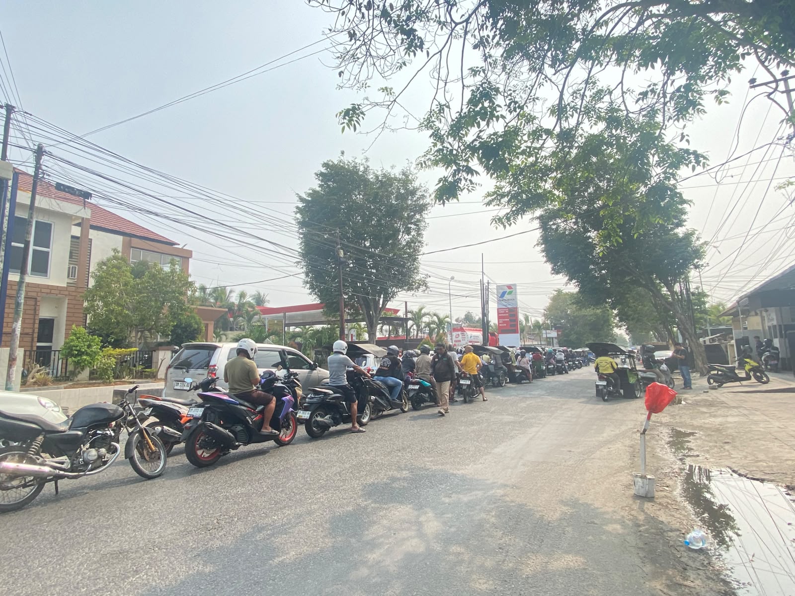 Antrian Panjang BBM di Gorontalo