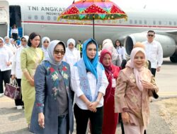 Tiba di Gorontalo, Selvi Ananda Disambut Prosesi Adat Mopotilolo