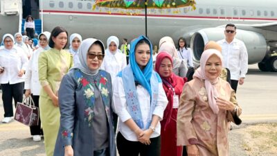 Tiba di Gorontalo, Selvi Ananda Disambut Prosesi Adat Mopotilolo