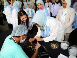 Dampingi Ibu Wapres Selvi Ananda, Wagub Idah Syahidah Perkenalkan Kue Karawo ke SERUNI KMP