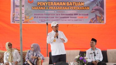 Salurkan 14 Mesin Tempel dan 41 Box Fiber, Thariq Ingatkan Nelayan Rawat Bantuan