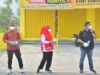 Tak Ingin Warga Gorut Terdampak Udara Tak Sehat, Nurjanah Turun Langsung Bagikan Masker