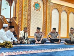 Pererat Silaturahmi, Kapolda Gorontalo Sholat Subuh Berjamaah Bersama Warga di Masjid Agung Baiturrahim