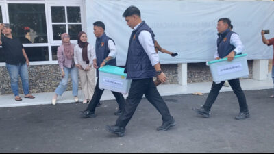 Penggeledahan Kantor Wali Kota Gorontalo, dua Boks Berisikan Dokumen Diamankan