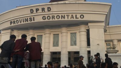 Demo Mahasiswa Depan DPRD Gorontalo Berakhir Ricuh