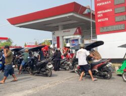 Pertalite Antre Berjam-jam, Spekulan Beralih Borong Pertamax dan Jual Rp30 Ribu per Botol