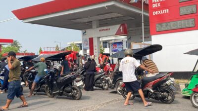 Pertalite Antre Berjam-jam, Spekulan Beralih Borong Pertamax dan Jual Rp30 Ribu per Botol