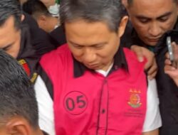 Diduga Terima Fee Rp1,1 Miliar, Eks Pj Gubernur Gorontalo Dijebloskan ke Lapas