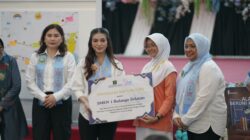 Selvi Ananda Salurkan Bantuan Sosial dan Buku Pelajaran untuk Pelajar Gorontalo