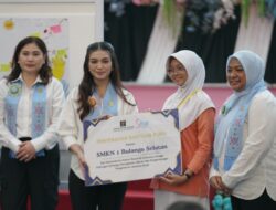 Selvi Ananda Salurkan Bantuan Sosial dan Buku Pelajaran untuk Pelajar Gorontalo