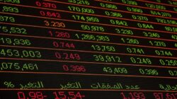 IHSG Anjlok, BEI Hentikan Perdagangan Saham